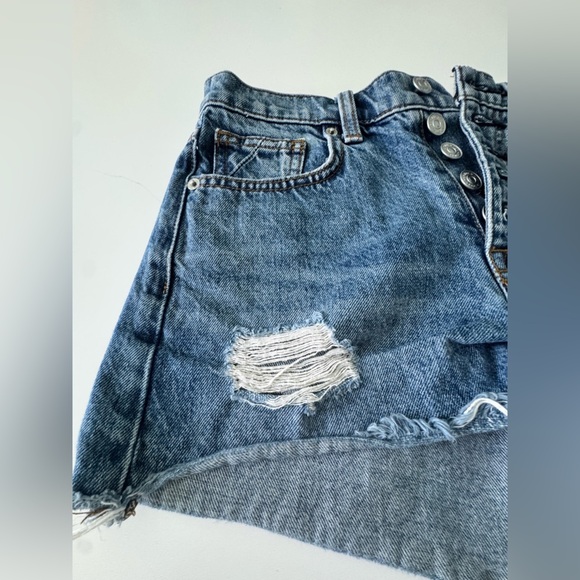 7 For All Mankind MONROE CUT-OFF SHORT WITH EXPOSED BUTTONS - Picture 7 of 12